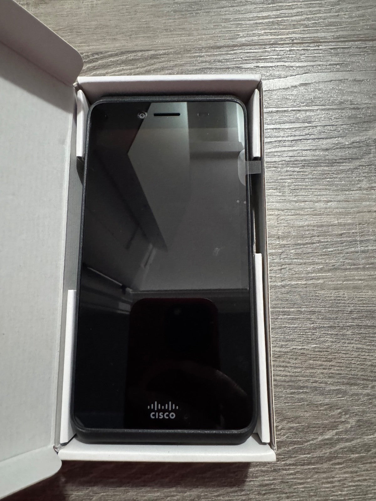 cisco CP-860 black wireless smartphone. New open box with battery
