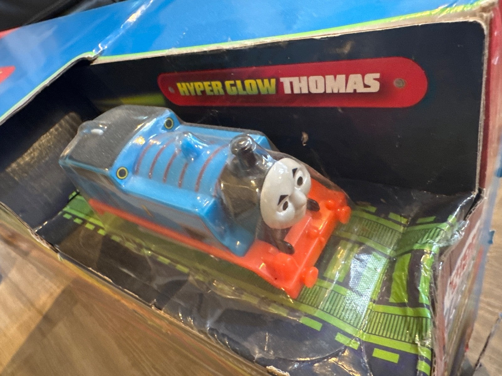 thomas the train, track master hyper glow station, glow in the dark