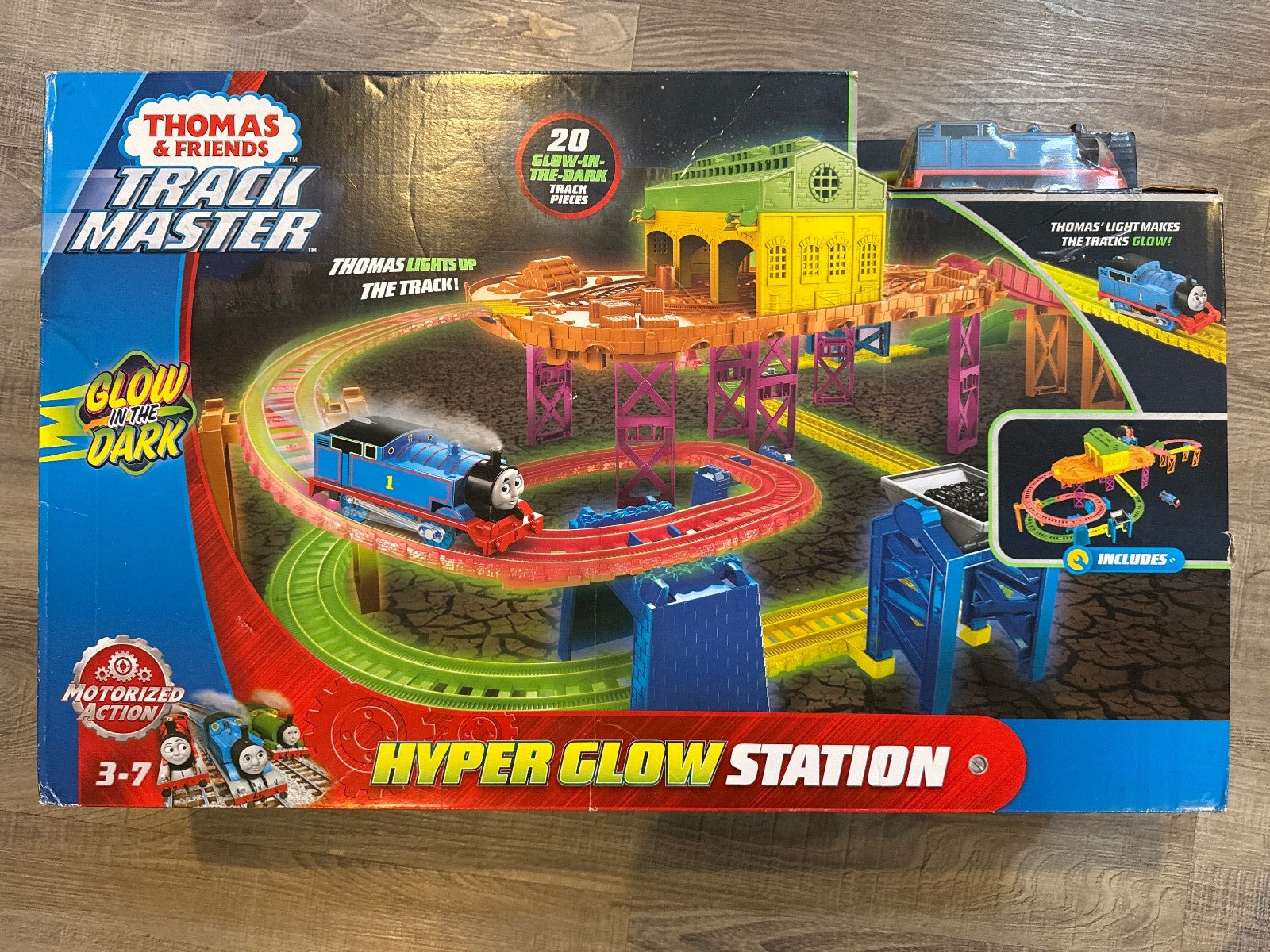 thomas the train, track master hyper glow station, glow in the dark